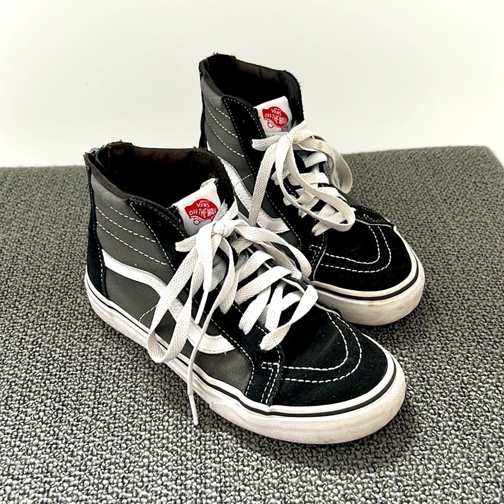Vans SK8-hi top Zip youth size 3.5